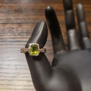 Vyana Green Peridot Gemstone Ring